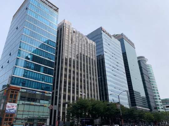 서울 강남대로 오피스 빌딩 전경.   상가정보연구소 제공